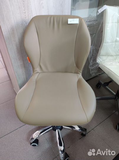 Офисное кресло