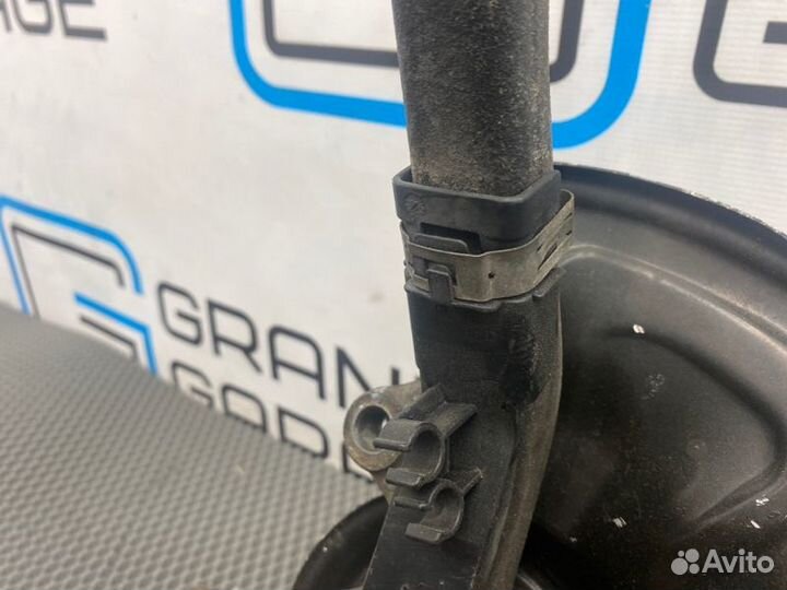 Цапфа/кулак поворотный передний левый Mercedes-Ben