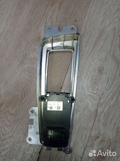 Кнопка ручника с рамкой на BMW Е серии