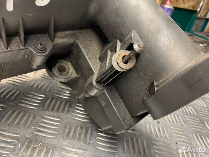 Корпус воздушного фильтра Skoda Octavia A5 BXE 1.9