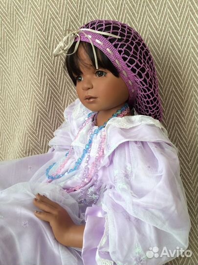 Коллекционная фарфоровая кукла