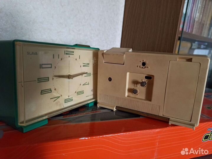 Часы будильники настольные СССР