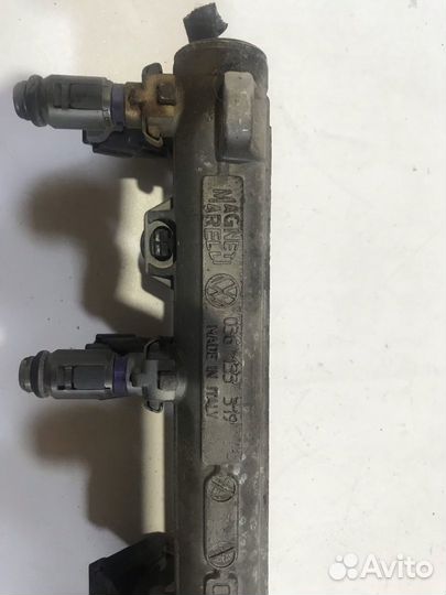 Топливная рампа и форсунками Golf 4 1.6