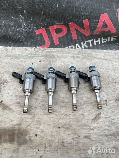 Форсунка топливная Volkswagen Tiguan Passat