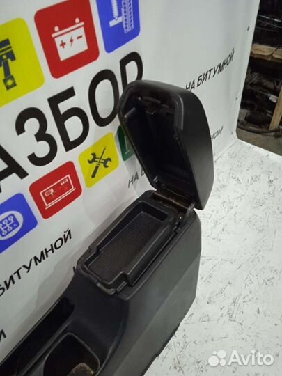 Подлокотник Mitsubishi Lancer