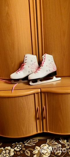 Коньки фигурные
