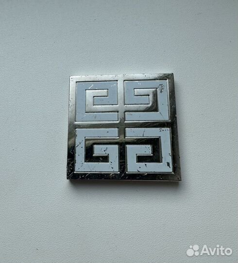 Givenchy компактное зеркало