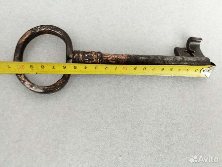 2). Старинный амбарный ключ в коллекцию