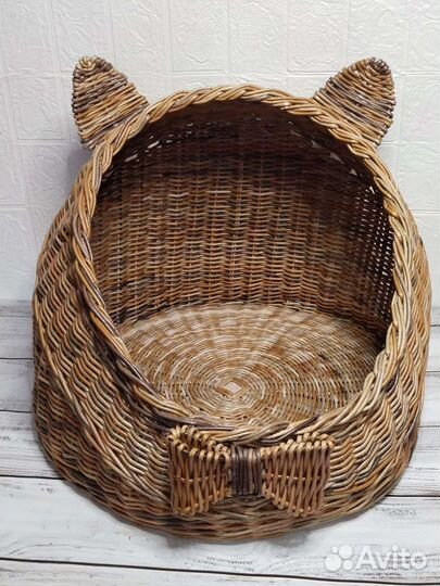 Плетёная лежанка для животных