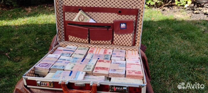 Дипломат с деньгами СССР