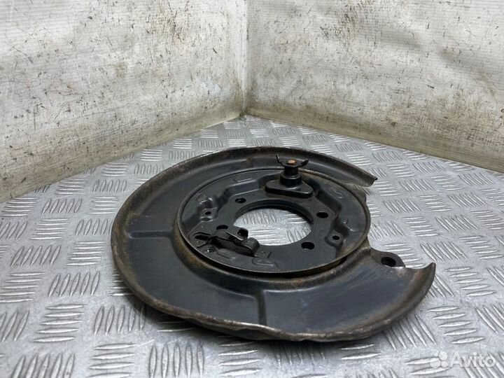 Щит опорный задний левый Nissan Qashqai J11 MR20DD