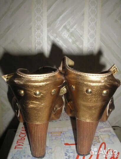 Босоножки - сабо 37-38 золотые дерево- кожа пресс