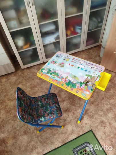 Детский столик и стульчик