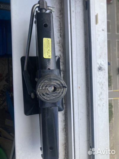 Домкрат винтовой