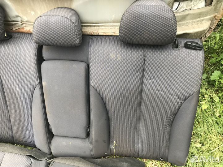 Заднее сиденье Nissan Tiida 1