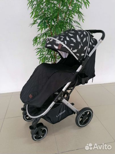 Новая коляска Luxmom 609 (Black/перышки серебро)