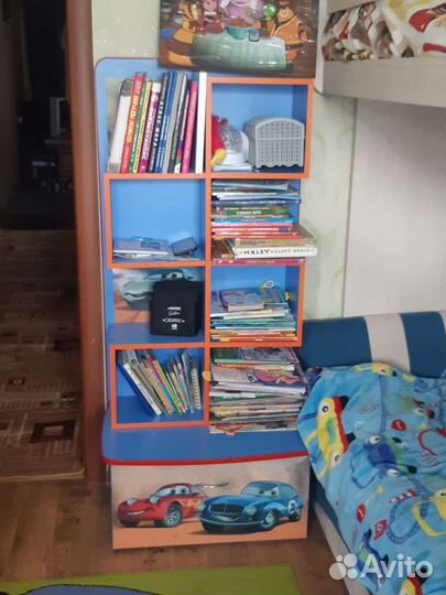 Шкаф и книжная полка