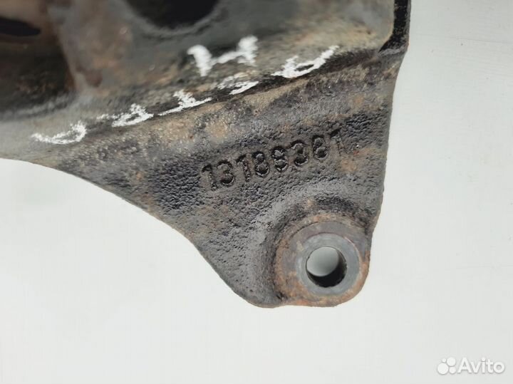 Кронштейн двигателя правый Opel Astra H