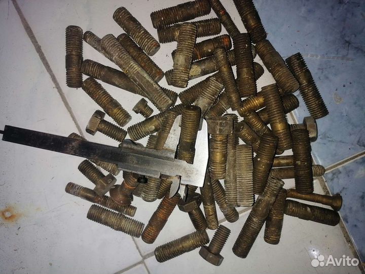 Шпилька бронзовая