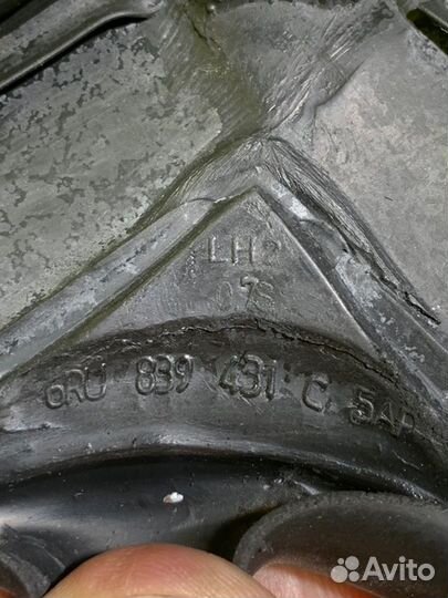 Уплотнитель стекла задний левый Vw Polo 5 1.6 2019