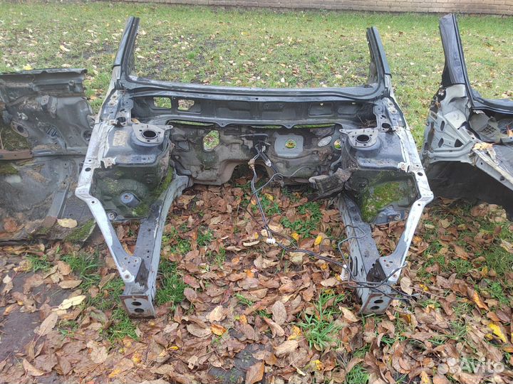 Передняя часть четверть Mazda 6 gh