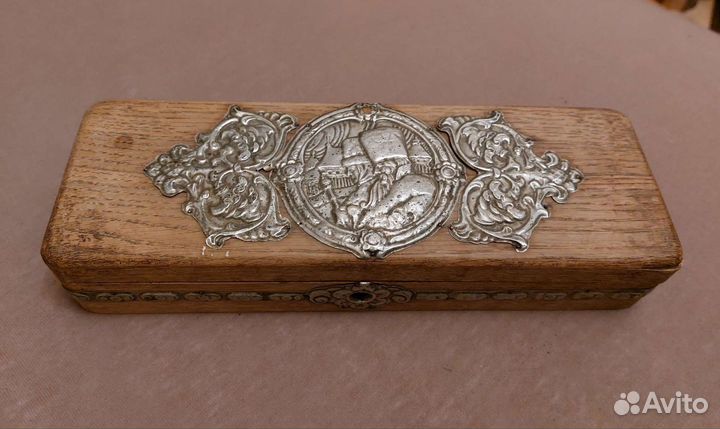 Деревянная шкатулка с чеканкой, старинная, древняя