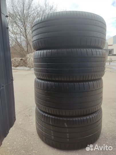 Pirelli P Zero PZ4 275/45 R21 и 315/40 R21 107Y