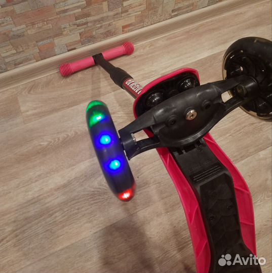 Самокат детский со светящимися колесами