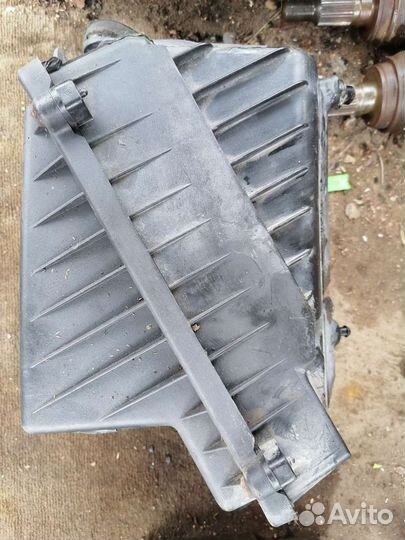 Корпус воздушного фильтра Chevrolet Tahoe 5.3L 200