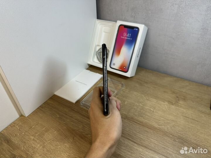 iPhone X, 64 ГБ