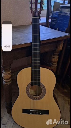 Продам шестиструнную акустическую гитару