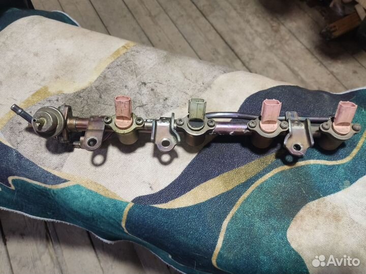 Рампа (топливная рейка) с форсунками Nissan cube