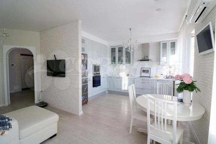 2-к. квартира, 87 м², 13/16 эт.