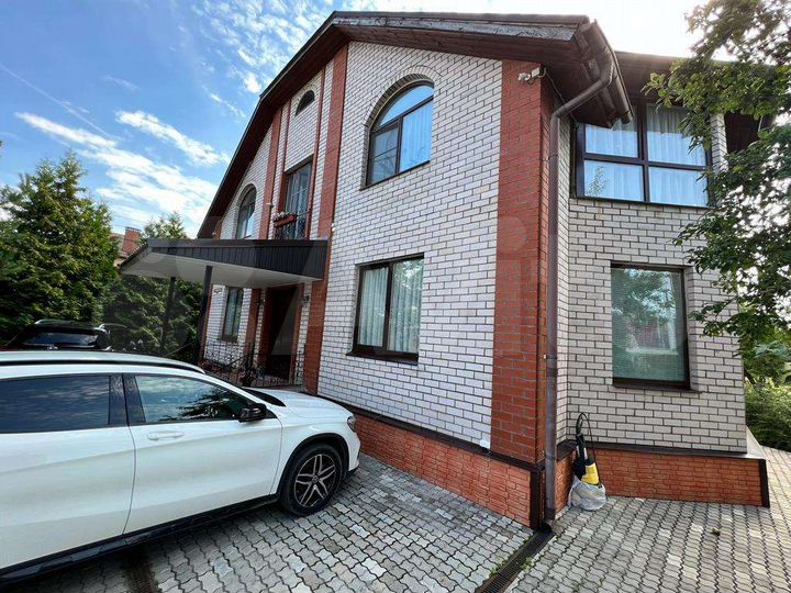 Дом 330 м² на участке 8,8 сот.