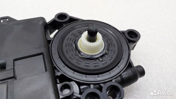 Моторчик стеклоподъемника передний правый Hyundai