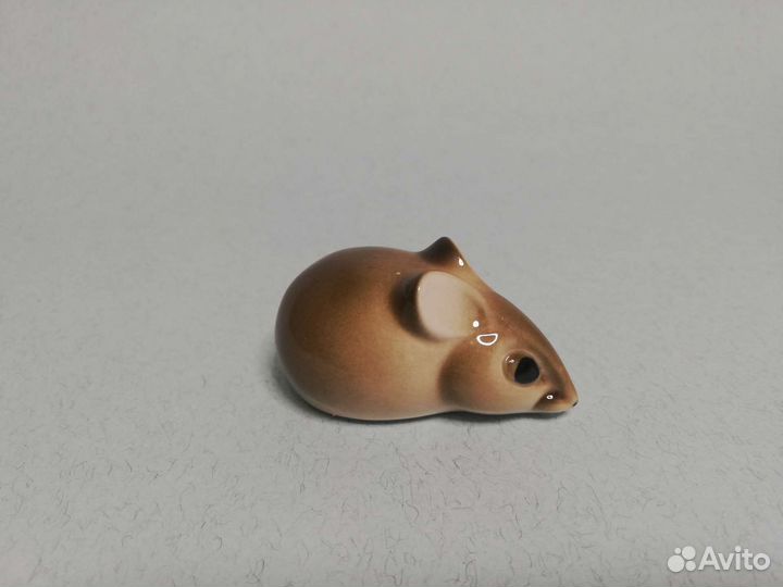 Фарфоровая статуэтка Мышка