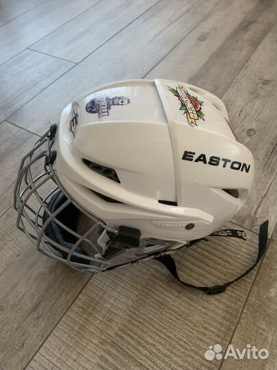 Хоккейный шлем