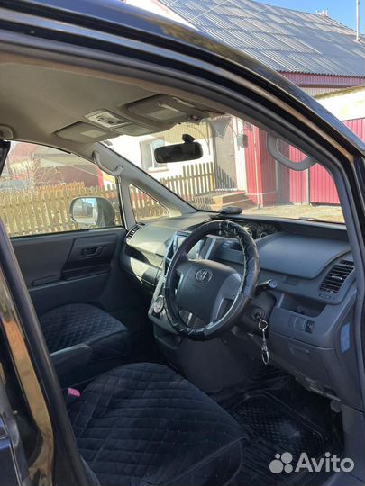 Toyota Voxy 2.0 CVT, 2009, 283 700 км