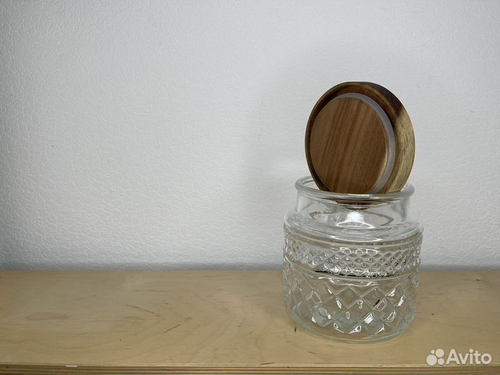 Банка с крышкой