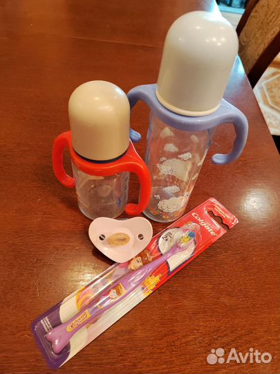 Бутылочки,зубная щетка,соска