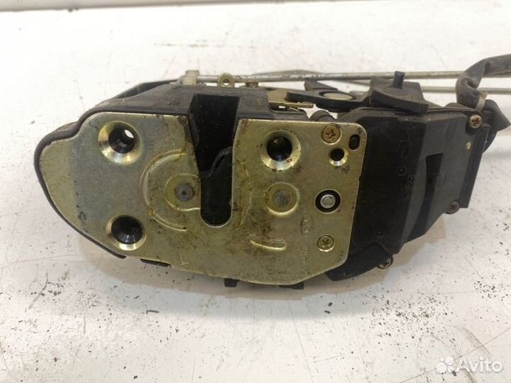 Замок боковой двери задний левый Kia Spectra седан