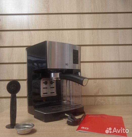 Кофеварка рожковая с капучинатором BQ CM9002