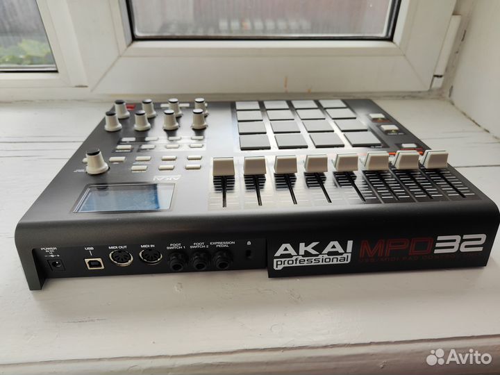 Akai MPD 32