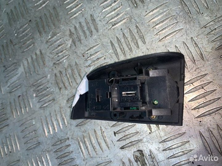 Кнопка стеклоподъемника задняя правая Honda Accord