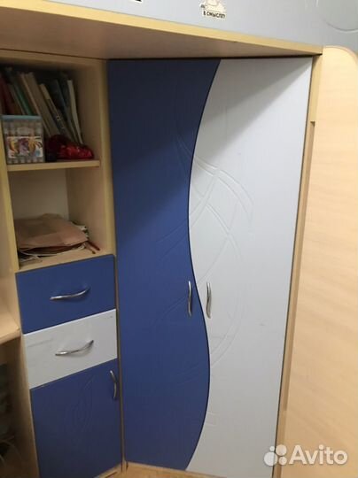 Рабочий стол для школьника и кровать