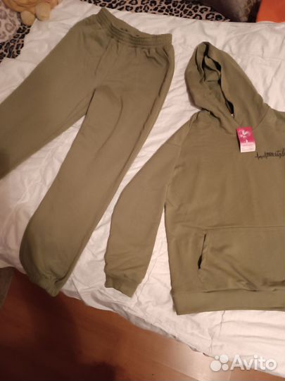 Спортивный костюм женский