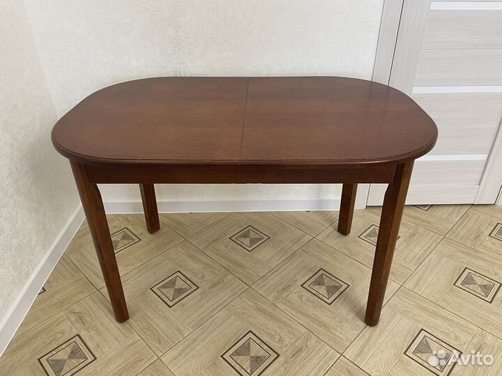 Стол обеденный из массива дерева