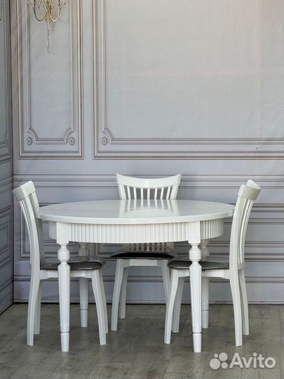 Комплект стол и стулья. В наличии