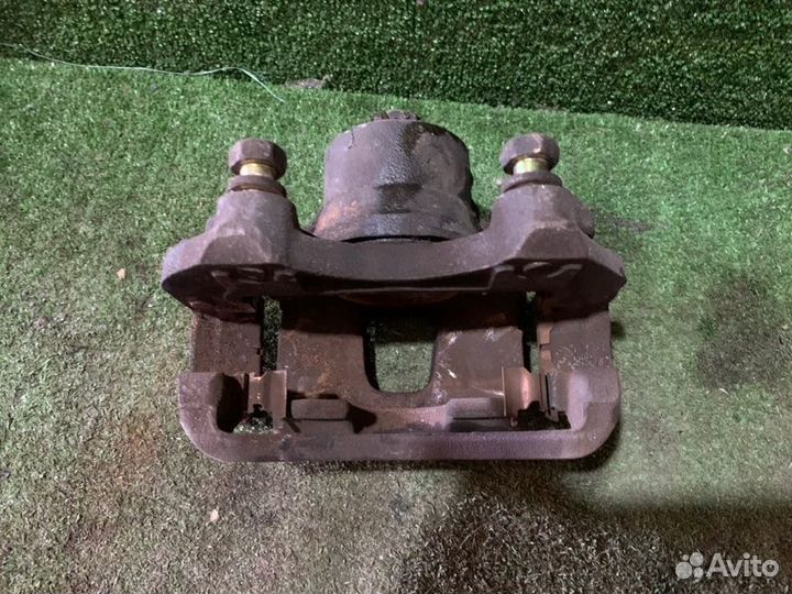 Суппорт тормозной передний правый Nissan Cefiro