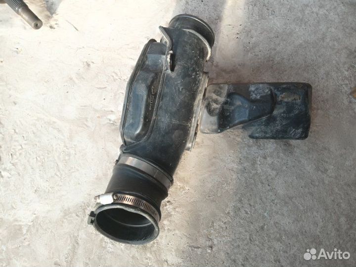 Патрубок воздушного фильтра Infinity Fx35 3.5L 4WD